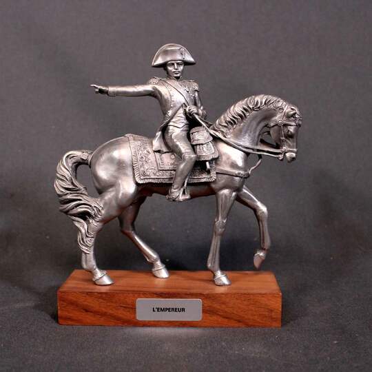 Étains du prince. L'Empereur à cheval . SUPERBE!