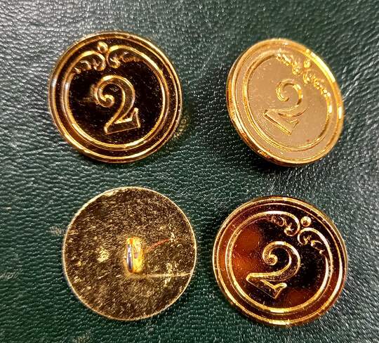 Boutons de 22 mm, du 2 ème regiment d'infanterie de ligne. 1er Empire