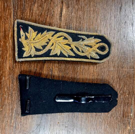 Paire d'épaulettes de médecin, vers 1900. 