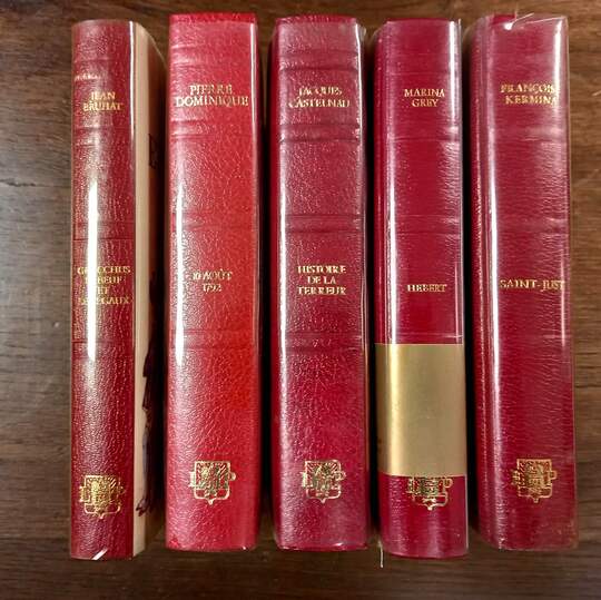 Lot de 5 livres des Éditions Académiques Perrin sur la révolution, reliure simili cuir rouge: Terreur, saint Just, Hebert, Babeuf, 10 aout 1792
