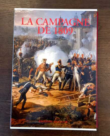 OUVRAGE RELIÉ CUIR. La campagne de 1809 par le commandant Saski, Éditions Quatuor. Reliure cuir rouge.