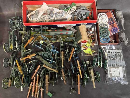 Lot de figurines en Plastique et Résine