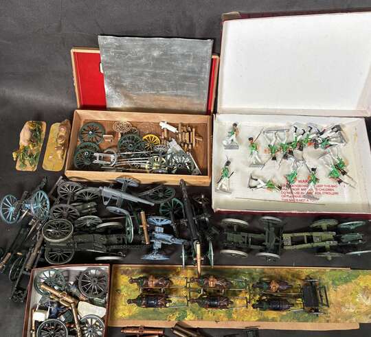 Lot de figurines en Métal