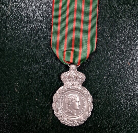 Copie de la médaille de Sainte-Hélène avec ruban - 2 couleurs possibles