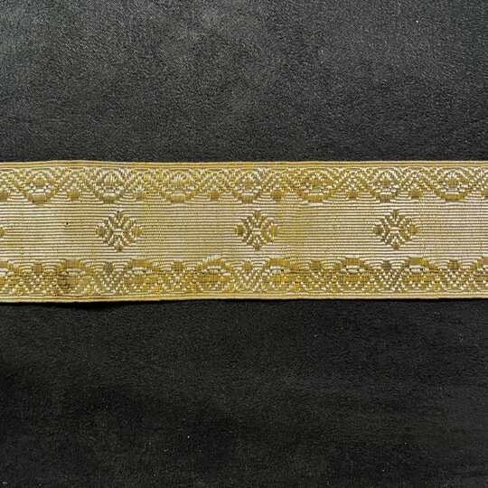 Galon art déco argent à reflets jaune et motis entrelacs - Métallique - 40 mm - Fab. Française ancienne - Au mètre 