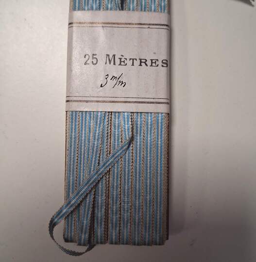Ruban de rappel, largeur 3 mm pour médaille coloniale . Prix pour 25 mètres 