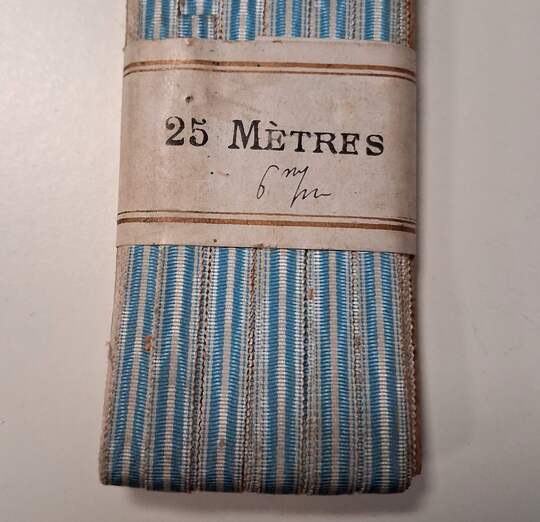 Ruban de rappel, largeur 6 mm pour médaille coloniale, usage possible aussi pour médaille miniature. Prix pour 25 mètres 