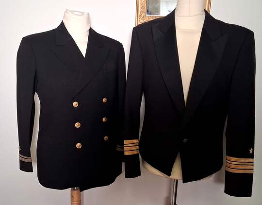 Lot de 2 vestes d'officier des marines, USA, dont un spencer de cérémonie de confection, marque 